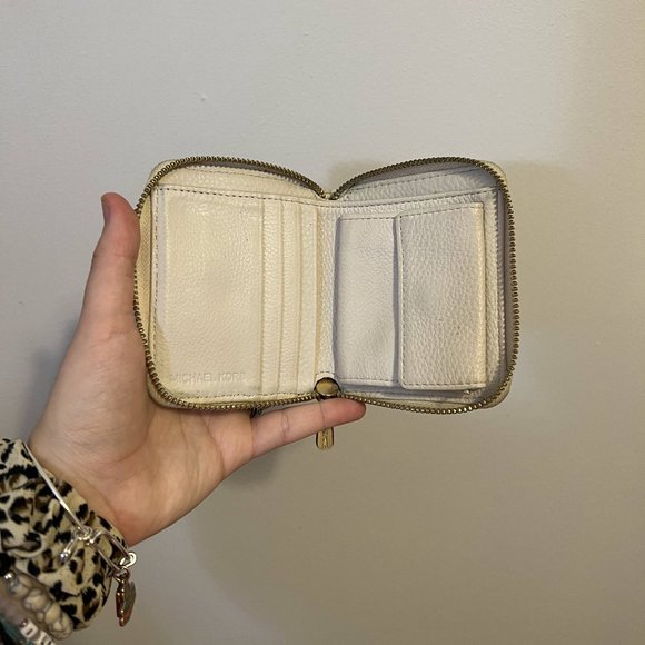 AUTHENTIC Michael Kors Wallet - Picture 2 of 3